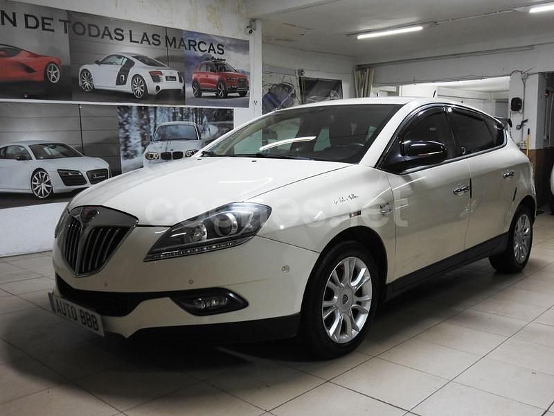 Blanco Usado 2010 Lancia Delta Berlina | 5999 € (Precio justo) - Imagen 1/4