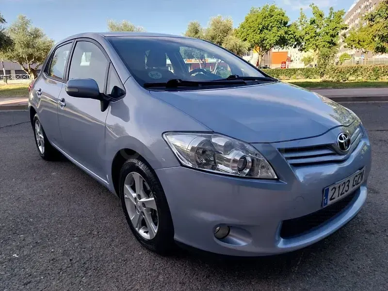 Usado Toyota Auris Active 90 CV (66 kW) 2010 Azul Utilitario