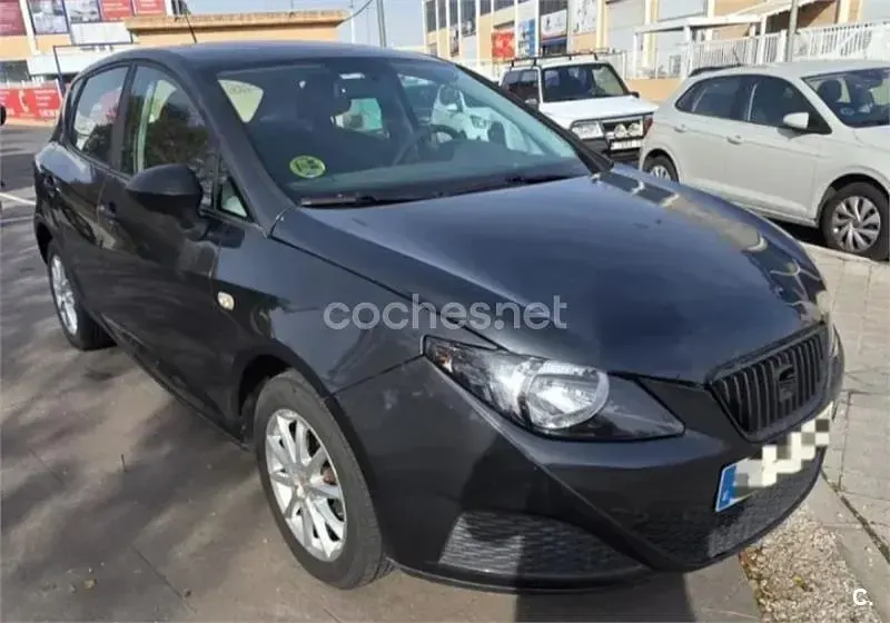 Usado Seat Ibiza Copa 75 CV (55 kW) 2010 Gris / plata Berlina