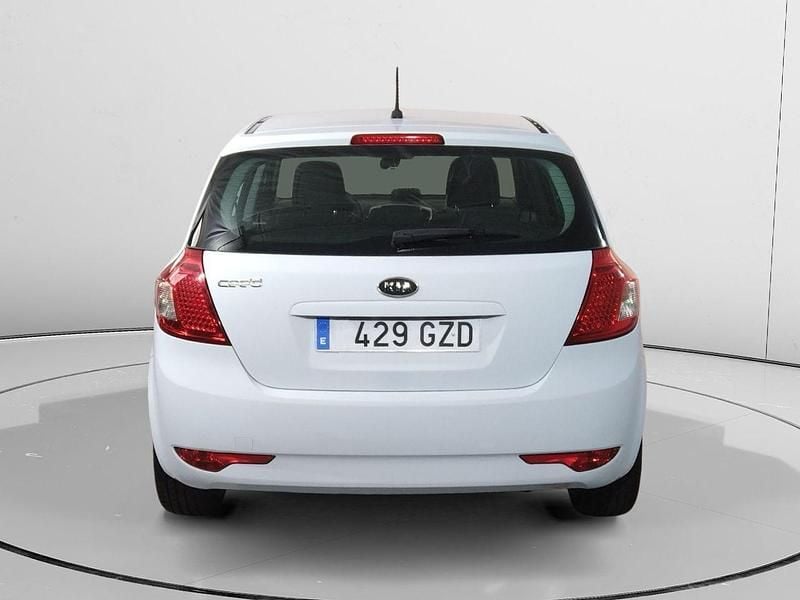 Usado Kia Ceed Style 91 CV (66 kW) 2010 Gris Utilitario