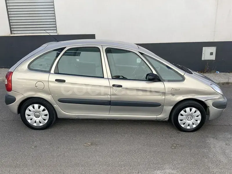 Usado Citroën Xsara Picasso 90 CV (66 kW) 2003 Beige Monovolumen