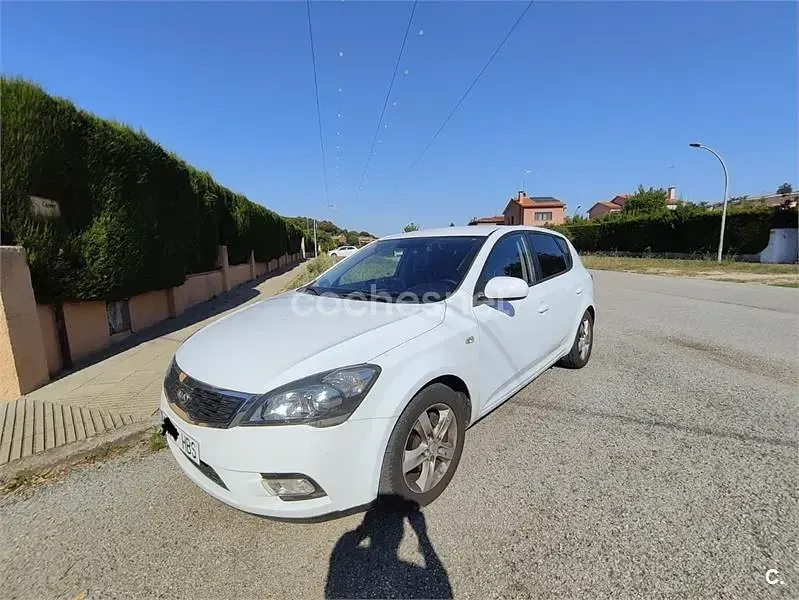 Usado Kia Ceed Active 126 CV (92 kW) 2011 Blanco Utilitario