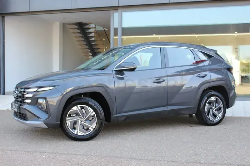 Usado Hyundai Tucson 215 CV (158 kW) 2025 Gris / plata SUV