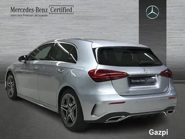 Usado Mercedes A180 AMG line 136 CV (100 kW) 2025 Plata hightech Berlina