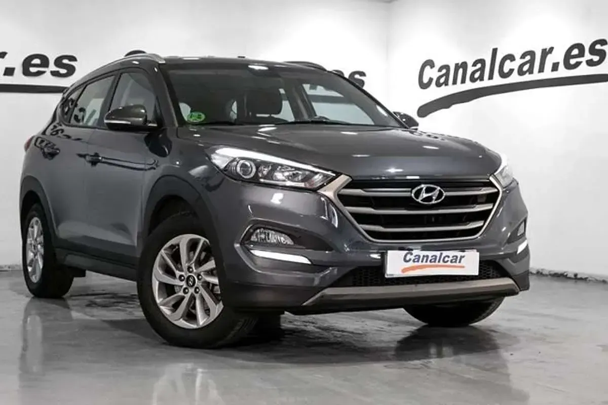 Usado Hyundai Tucson 114 CV (83 kW) 2016 Gris SUV