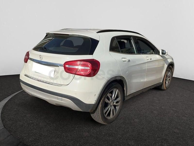 Usado Mercedes GLA200 Style 136 CV (100 kW) 2016 Blanco SUV