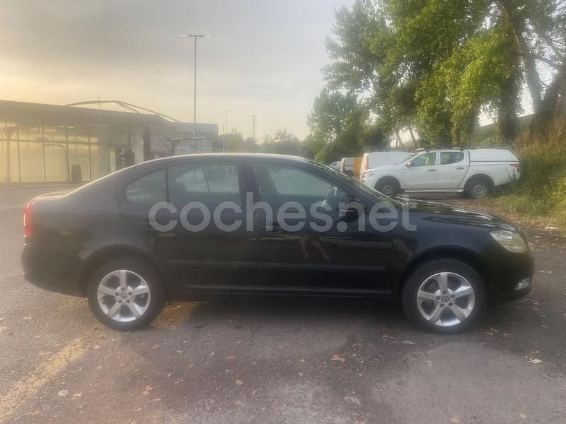 Negro Usado 2010 Skoda Octavia Berlina | 2200 € (Precio justo) - Imagen 1/4