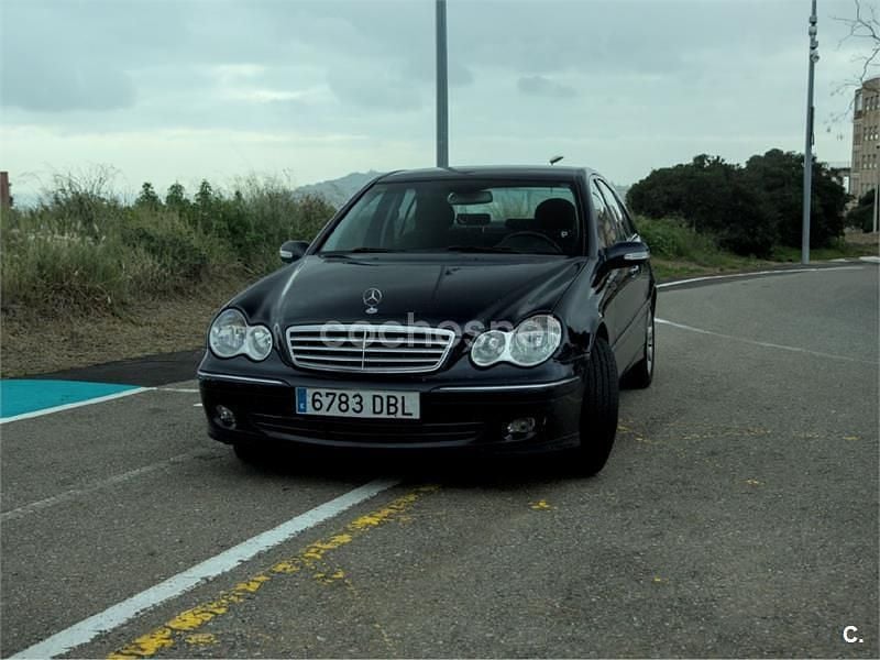 Usado Mercedes C220 Elegance 143 CV (105 kW) 2004 Azul Berlina