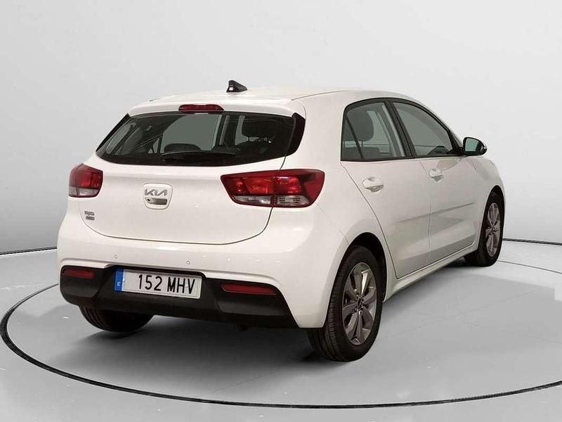 Usado Kia Rio 102 CV (75 kW) 2023 Blanco Utilitario
