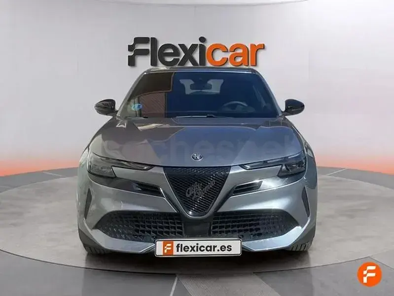 Usado Alfa Romeo Junior 136 CV (100 kW) 2025 Gris / plata SUV