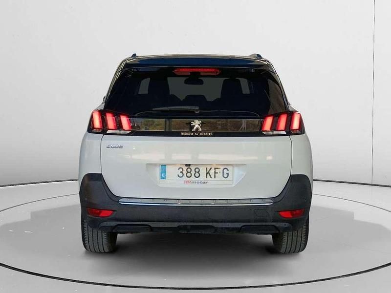 Usado Peugeot 5008 Allure 131 CV (96 kW) 2017 Blanco Monovolumen