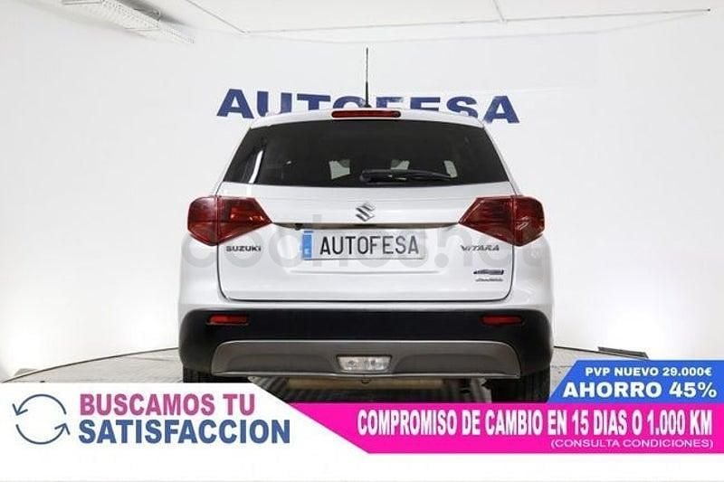 Usado Suzuki Vitara 129 CV (94 kW) 2020 Gris / plata SUV