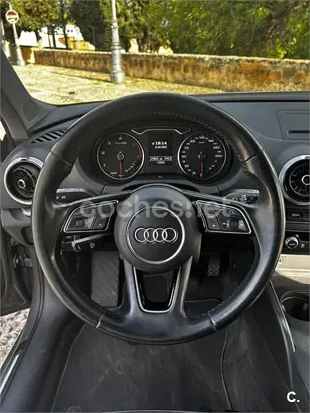 Usado Audi A3 Design 110 CV (80 kW) 2017 Gris / plata Berlina