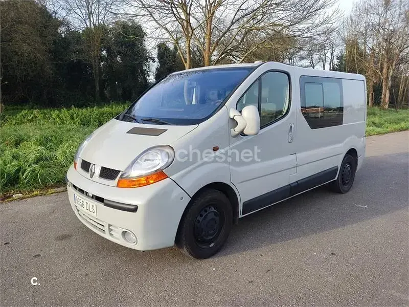 Usado Renault Trafic Equilibre 110 CV (80 kW) 2025 Gris / plata Monovolumen