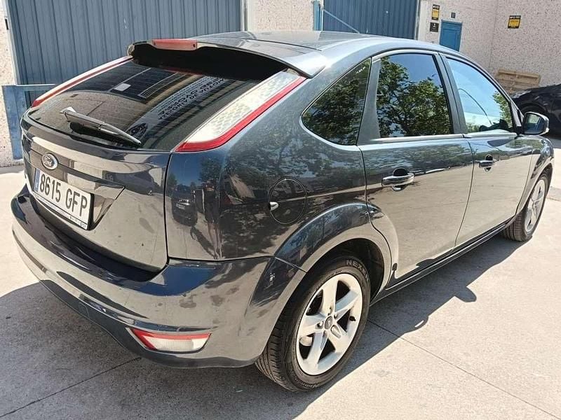 Käytetty Ford Focus Trend 101 HP (74 kW) 2009 Harmaa Viistoperä