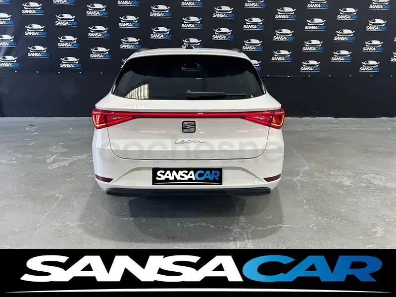 Usado Seat Leon Style 115 CV (84 kW) 2022 Blanco Familiar