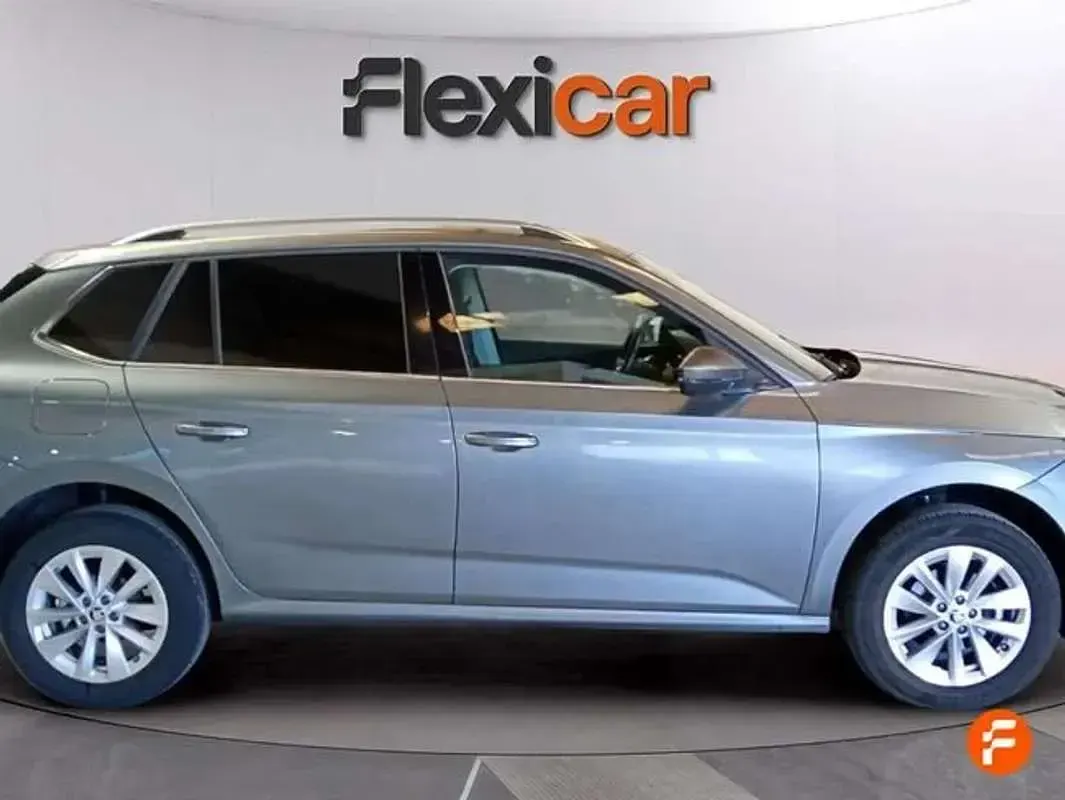 Usado Skoda Kamiq Selection 95 CV (69 kW) 2024 Gris SUV