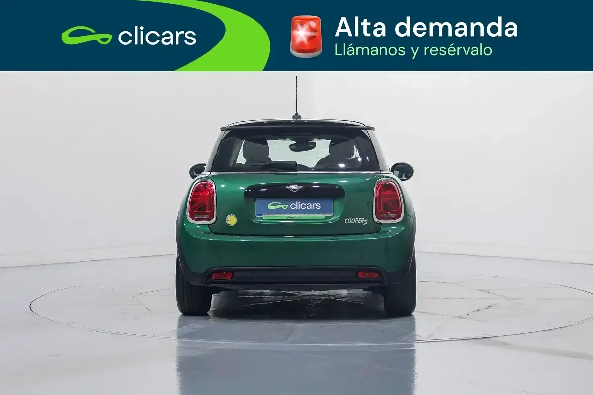 Usado Mini Cooper SE 135 kW (184 CV) 2023 Verde Utilitario