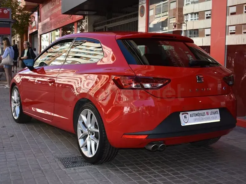 Usado Seat Leon FR 150 CV (110 kW) 2014 Rojo Berlina