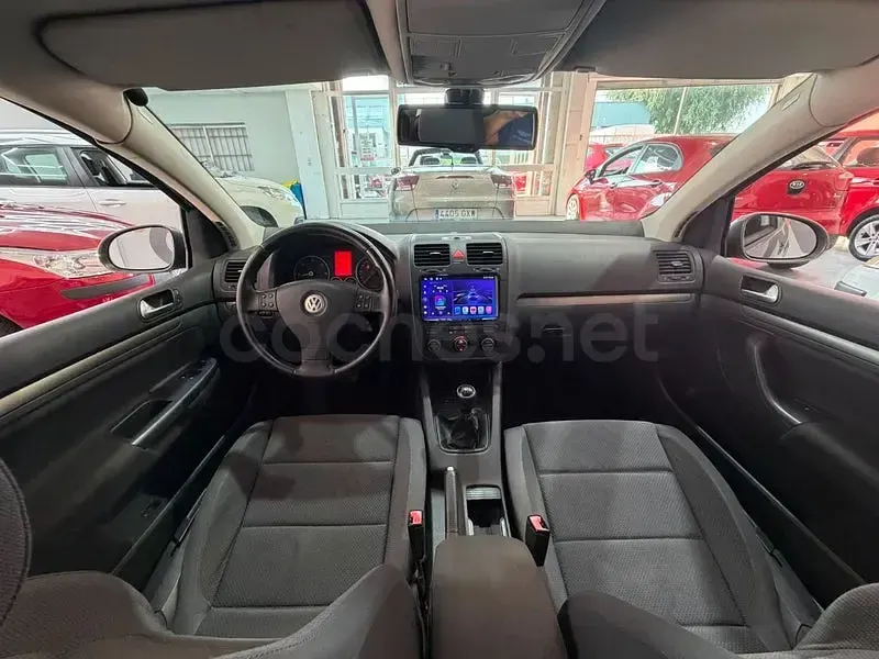Usado VW Golf IV Highline 105 CV (77 kW) 2006 Gris / plata Berlina