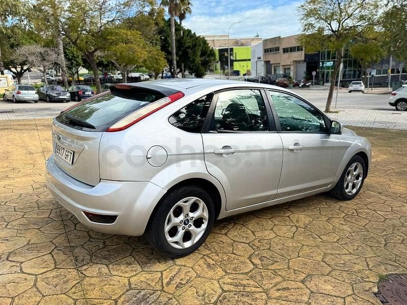 Usado Ford Focus Titanium 90 CV (66 kW) 2008 Gris / plata Berlina