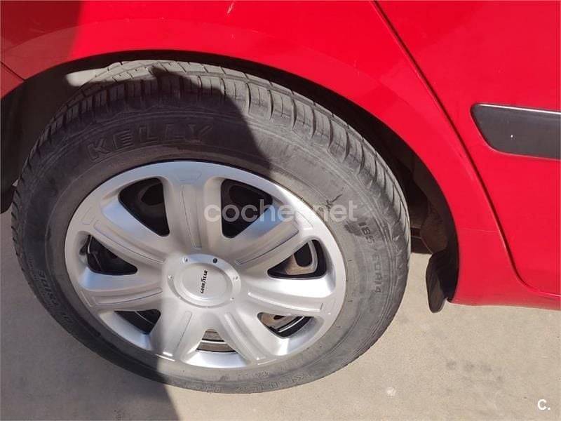 Usado Skoda Fabia 70 CV (51 kW) 2009 Rojo Berlina