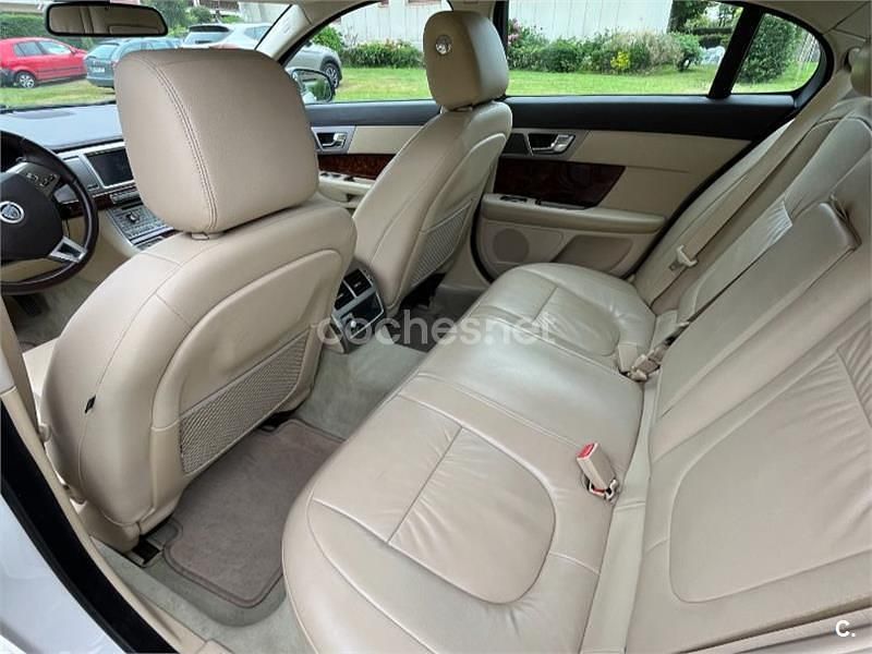 Usado Jaguar XF Luxury 240 CV (176 kW) 2010 Blanco Berlina