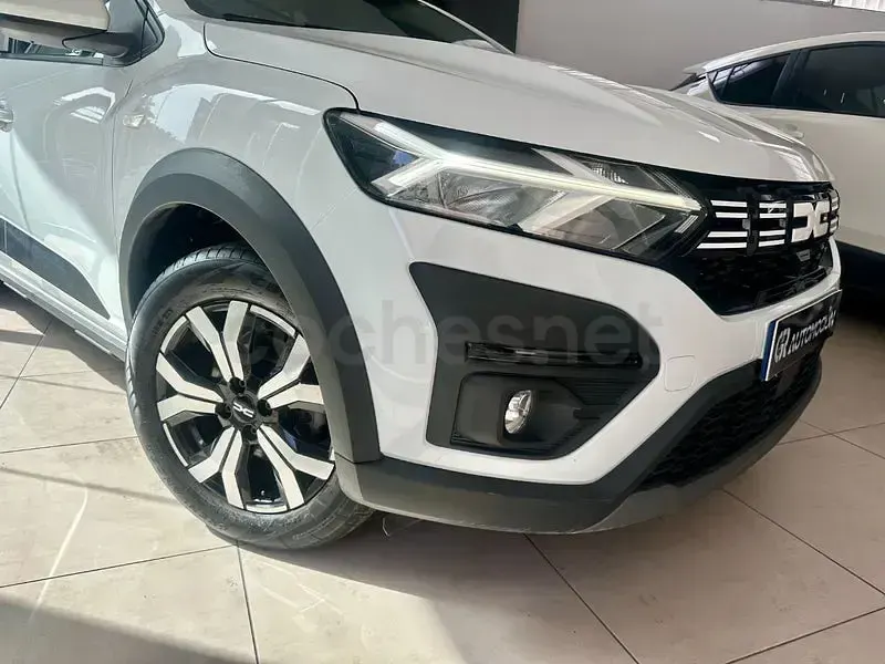 Usado Dacia Jogger Comfort 110 CV (80 kW) 2023 Blanco Monovolumen