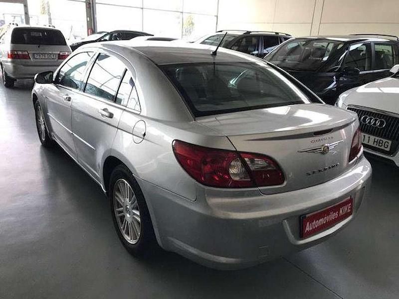 Usado Chrysler Sebring 140 CV (102 kW) 2007 Gris Berlina