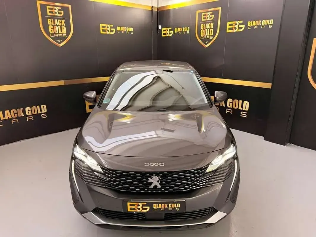 Usado Peugeot 3008 Active 130 CV (95 kW) 2021 Gris / plata SUV