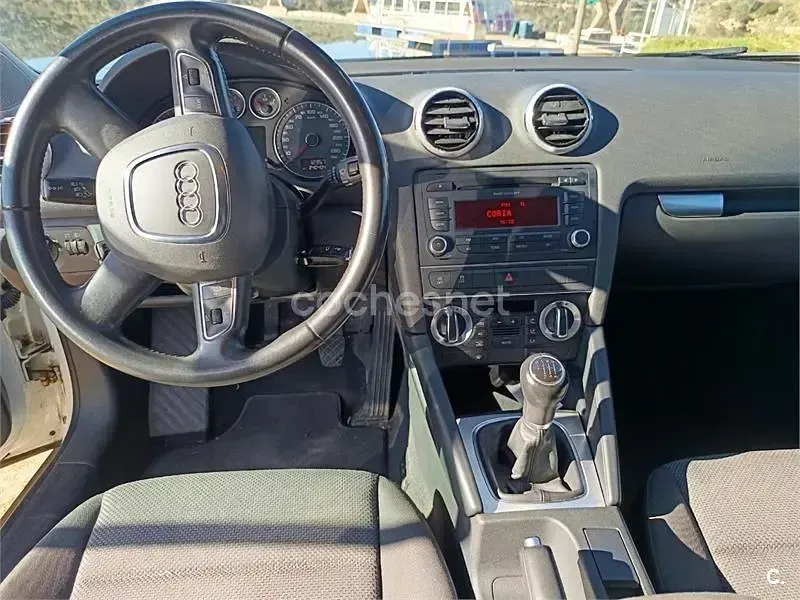Usado Audi A3 Sportback Attraction 140 CV (102 kW) 2012 Blanco Utilitario