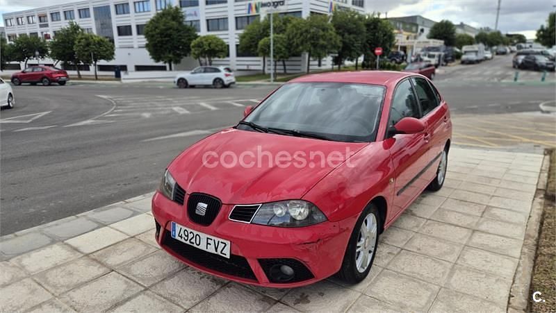 Usado Seat Ibiza Reference 70 CV (51 kW) 2007 Rojo Berlina