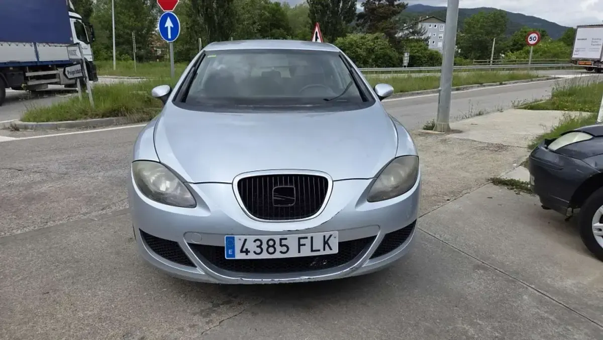 Usado Seat Leon Reference 105 CV (77 kW) 2007 Plateado Utilitario