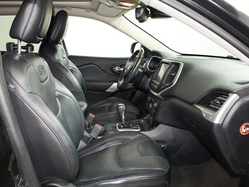 Usado Jeep Cherokee Overland 200 CV (147 kW) 2017 Negro diamond SUV