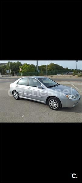 Usado Kia Cerato LX 105 CV (77 kW) 2007 Gris / plata Berlina