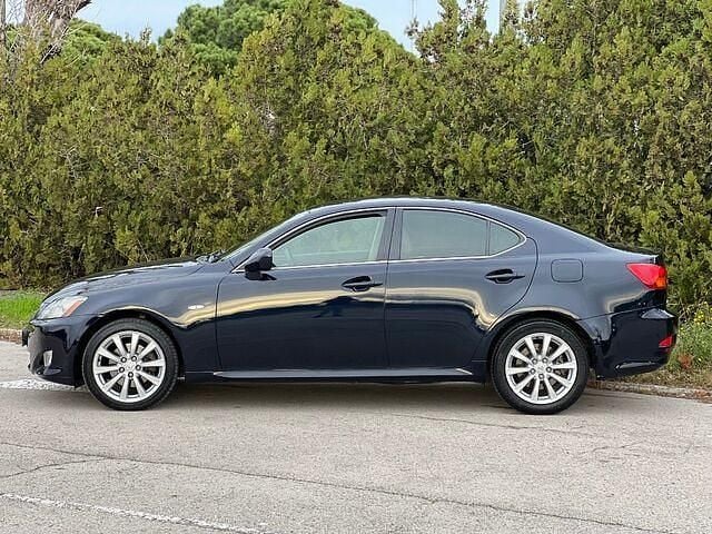 Usado Lexus IS220d Sport Line 177 CV (130 kW) 2008 Azul Berlina