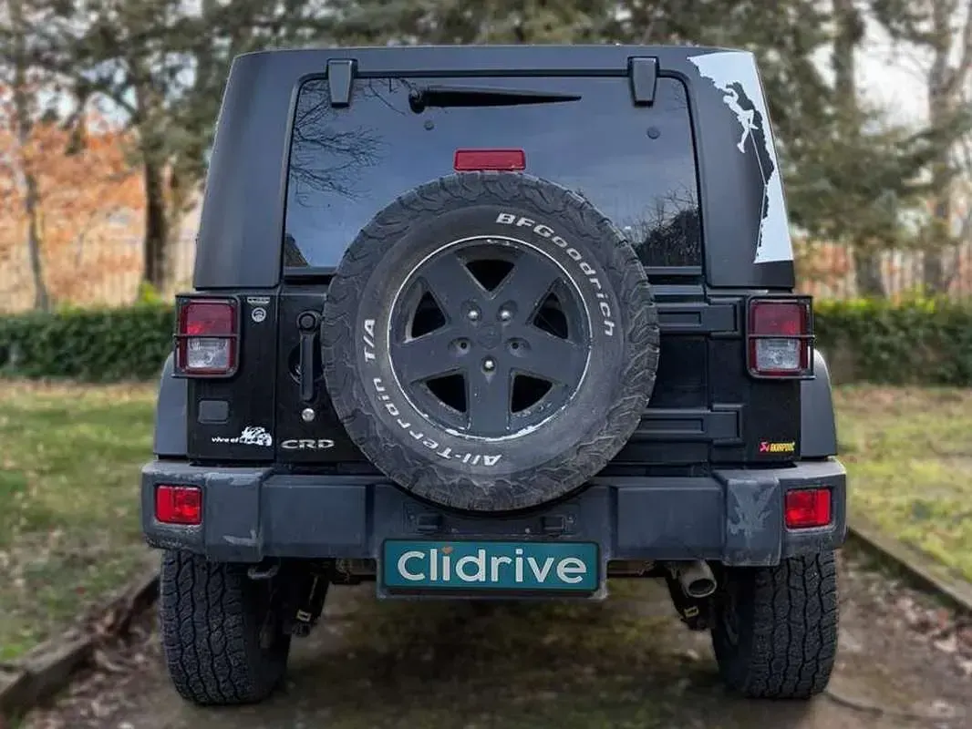 Usado Jeep Wrangler Sahara 177 CV (130 kW) 2010 Negro SUV