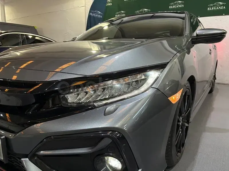 Usado Honda Civic Sport Plus 182 CV (133 kW) 2021 Gris / plata Berlina