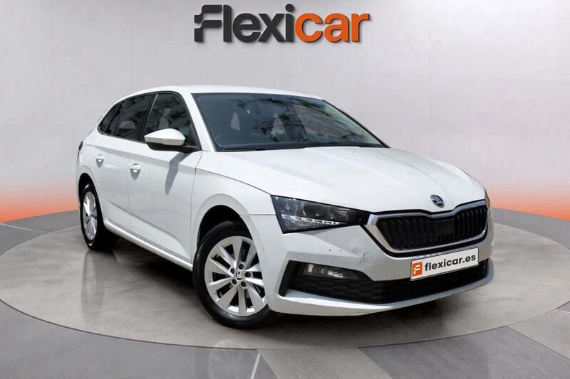 Blanco Usado 2023 Skoda Scala Ambition Utilitario | 15.890 € (Precio justo) - Imagen 1/4