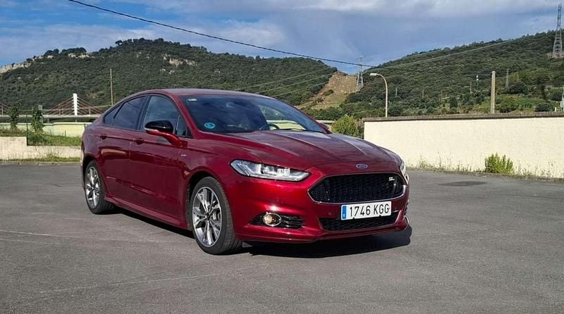 Rojo Usado 2017 Ford Mondeo ST-Line Berlina | 16.850 € (Precio justo) - Imagen 1/4