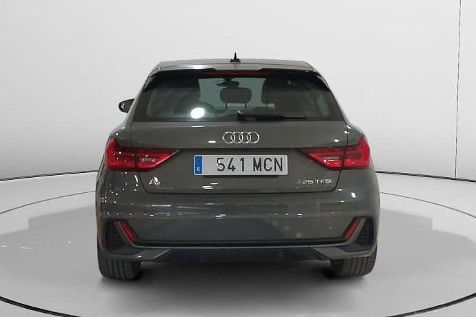 Usado Audi A1 S-Line 95 CV (69 kW) 2022 Gris SUV