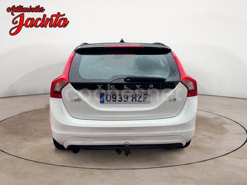 Usado Volvo V60 Momentum 136 CV (100 kW) 2014 Blanco Familiar