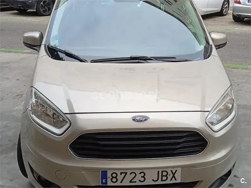 Usado Ford Tourneo Courier Trend 100 CV (73 kW) 2014 Beige Monovolumen
