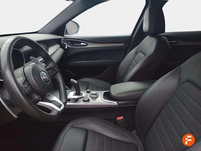 Usado Alfa Romeo Stelvio Sprint 160 CV (117 kW) 2022 Blanco SUV