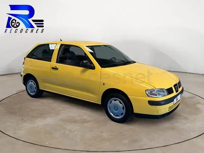 Usado Seat Ibiza Stella 60 CV (44 kW) 2001 Amarillo Utilitario