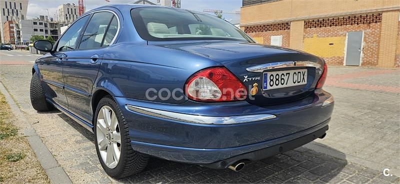 Begagnad Jaguar X-type Executive 231 HK (169 kW) 2003 Blå Sedan
