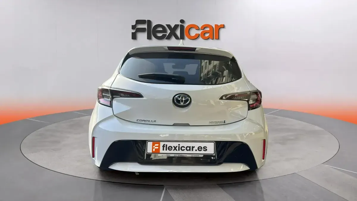 Usado Toyota Corolla Style 122 CV (89 kW) 2022 Blanco Berlina