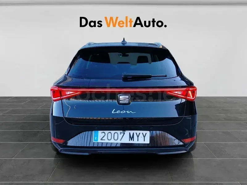 Usado Seat Leon Style 116 CV (85 kW) 2025 Negro Familiar