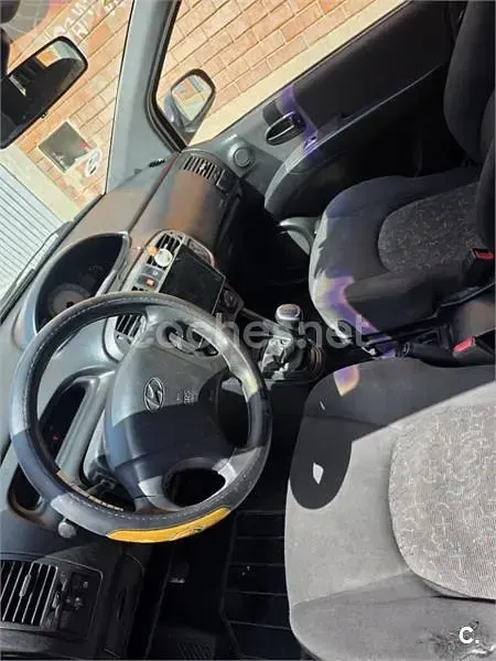 Usado Hyundai Matrix GLS 103 CV (75 kW) 2002 Gris / plata Monovolumen