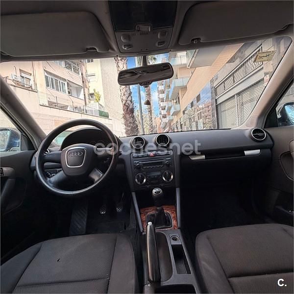 Usado Audi A3 Ambiente 105 CV (77 kW) 2005 Azul Utilitario